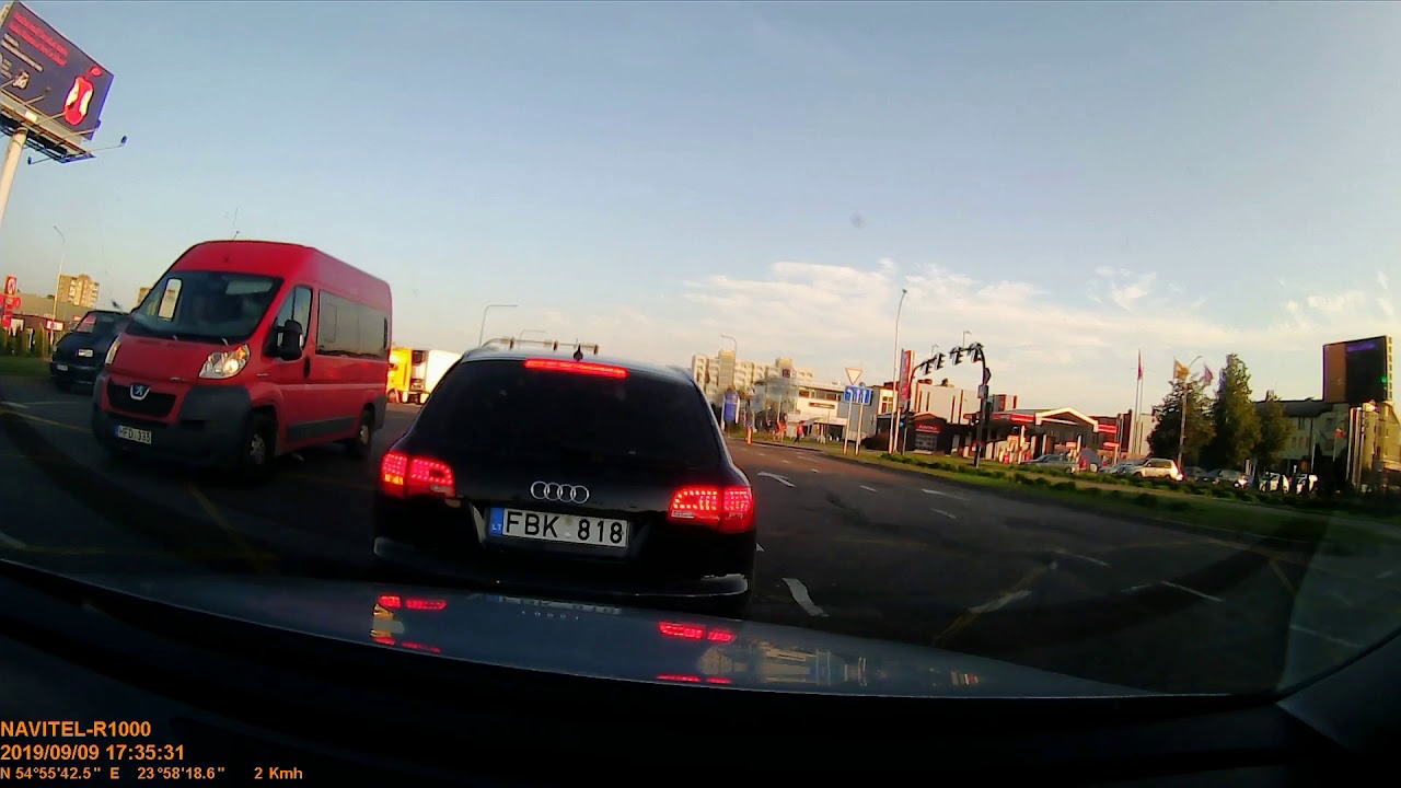 Navitel R1000 DVR Day light test