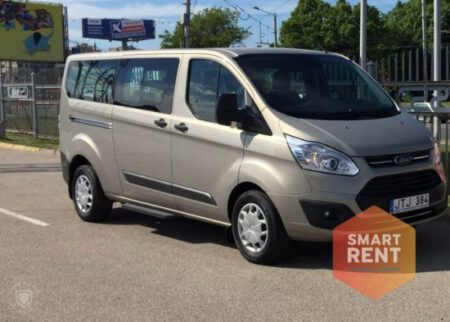 Ką reikia žinoti apie mikroautobusų nuomą su ir be vairuotojo
