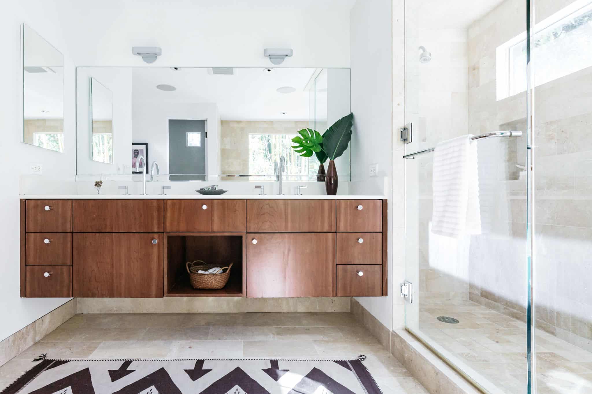 Paprasti būdai, kaip vonios kambarį paversti jaukesniu ir gražesniu